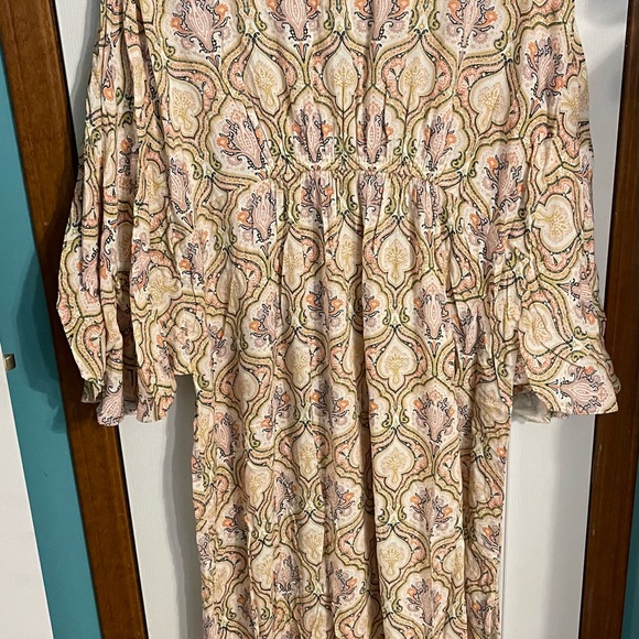 Woman’s dress - Picture 4 of 9